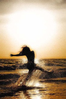 Beach_by_MissEpiphany